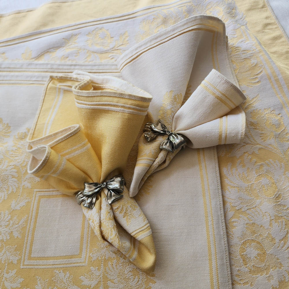 Vintage Two-sided Yellow-light Cream Table Cloth Set Of 6 🦄